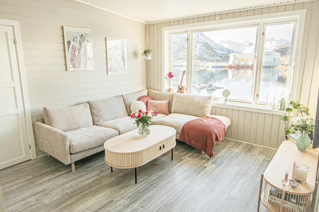 Koselig Toppleilighet Med Fantastisk Utsikt Apartment Svolvaer Exterior photo